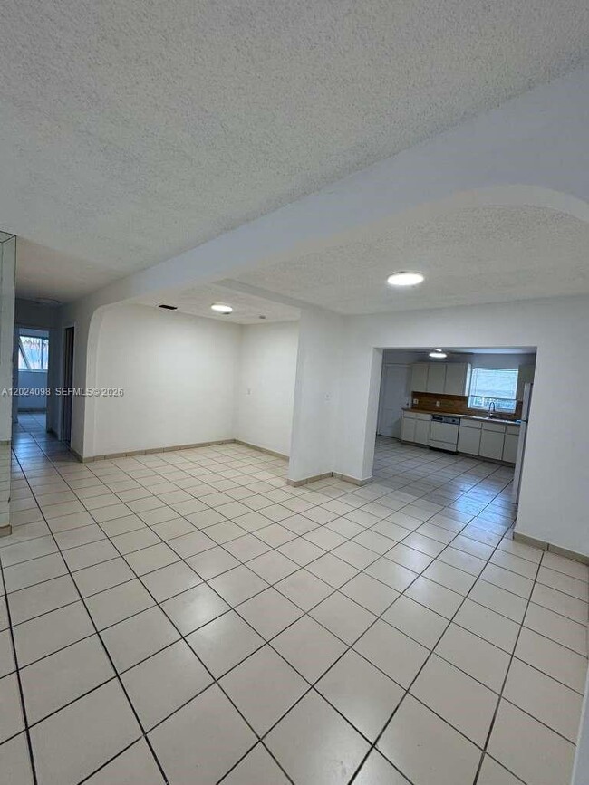 Building Photo - 300 E 37th St