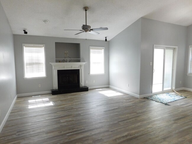 Building Photo - 305 Gibbs Rd