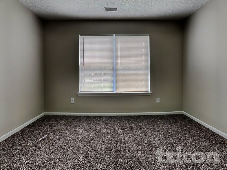 Building Photo - 1602 Cold Spring Dr
