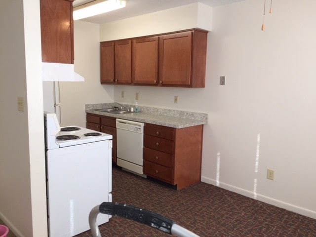 kitchen - 3000 Fordhaven Rd