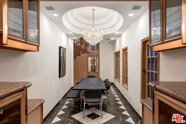 Building Photo - 133 S Swall Dr