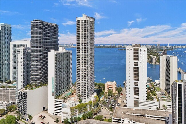 Building Photo - 1750 N Bayshore Dr