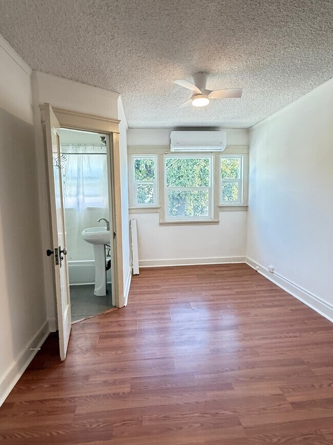 Building Photo - 1134 N Maryland Ave