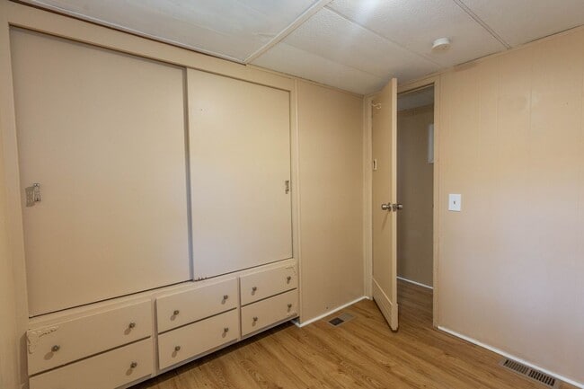 Building Photo - 2 Bed, 1 Bath, Manufactured Home in Harper...