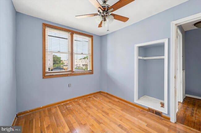 Building Photo - 4814 Devereaux St