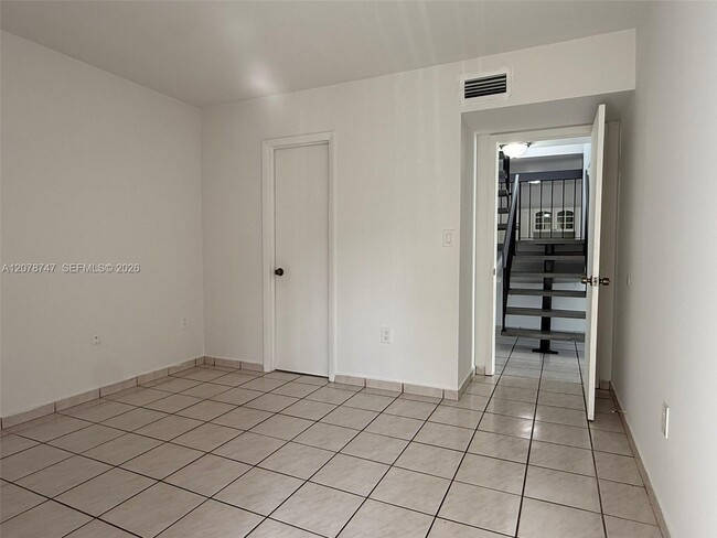 Building Photo - 746 NW 105th Pl