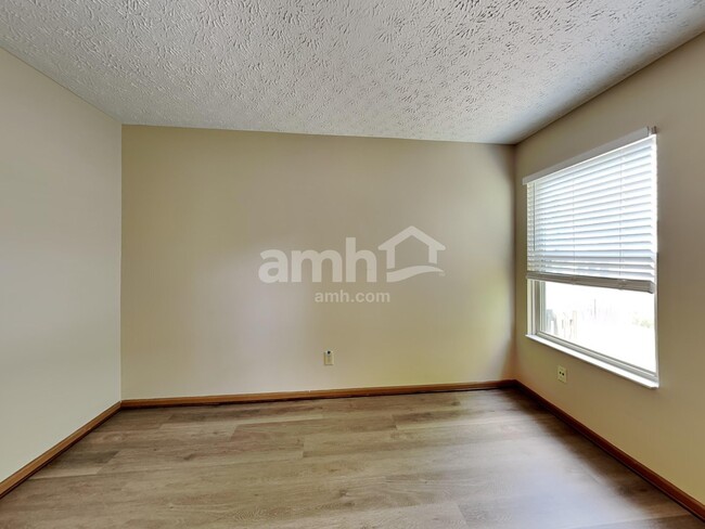 Building Photo - 4930 Kingpin Dr