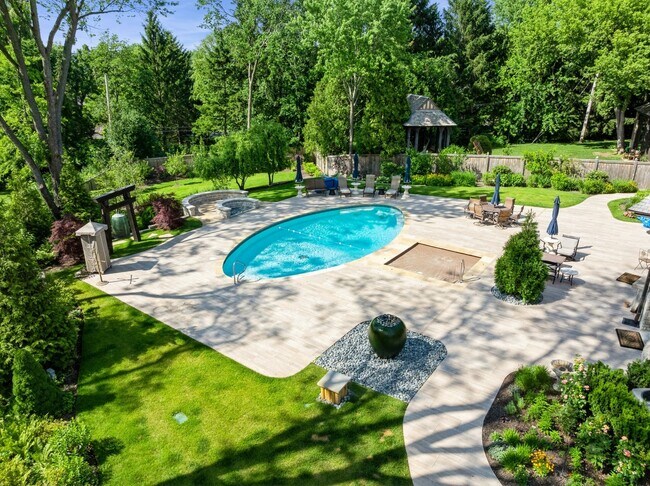 Building Photo - 570 Hathaway Cir