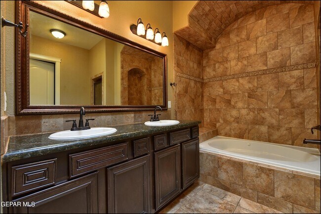 Building Photo - 7379 Black Mesa Dr
