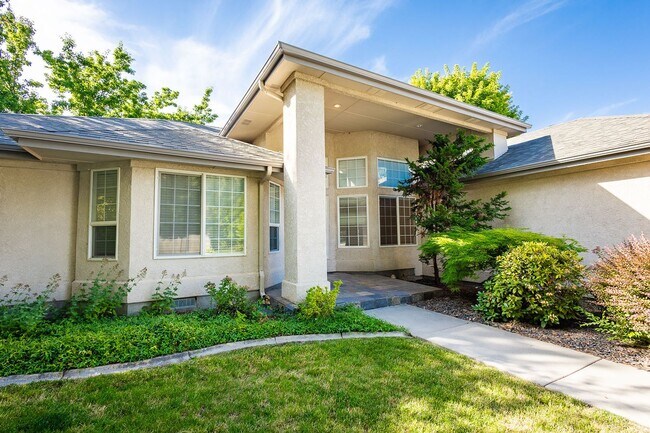 Building Photo - Beautiful home in the heart of Eagle