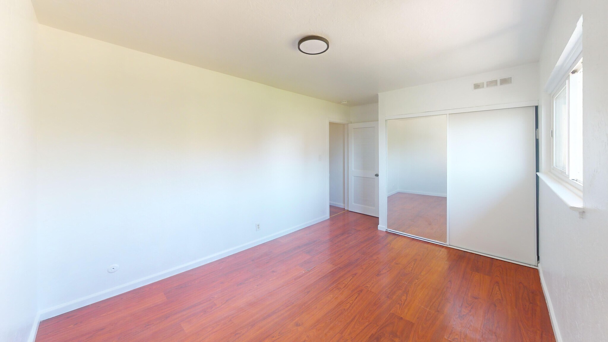 Building Photo - 1620 99th Ave