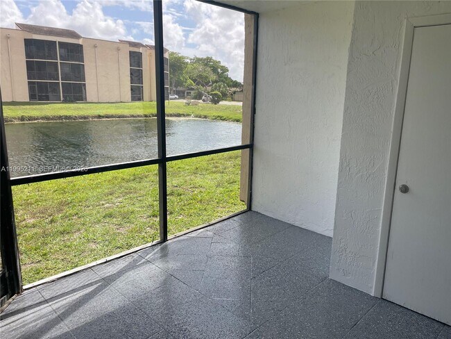 Building Photo - 3199 Foxcroft Rd