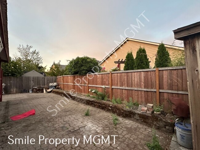 Building Photo - Lovely house with 4 bedrooms, 2 bonus room...