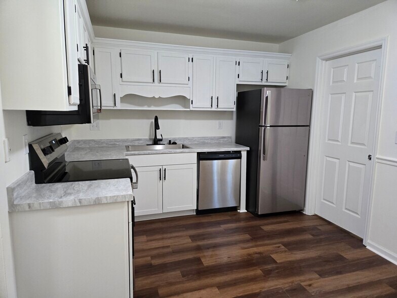 Building Photo - 1915 Tropicana Rd