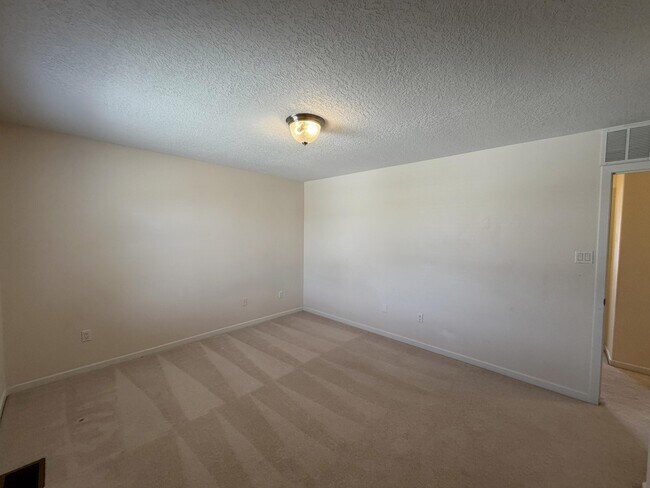 Building Photo - 6216 Calle Vizcaya NW