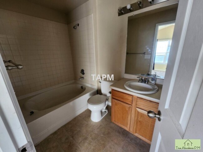 Building Photo - Very Nice 2 Bedroom Condo