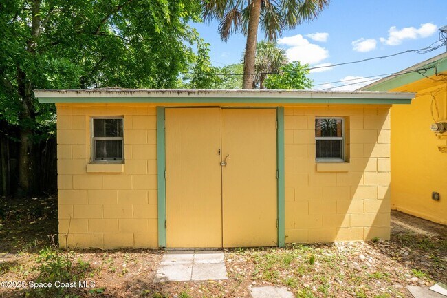 Building Photo - 212 E Towne Pl