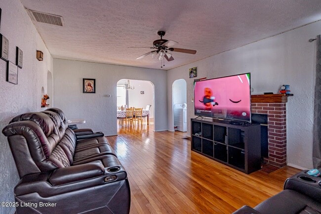 Building Photo - 2890 Shelbyville Rd