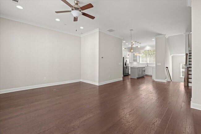 Building Photo - 545 Mirrormont Dr