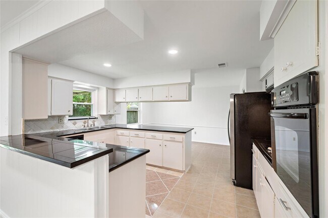 Building Photo - 6007 Claridge Dr