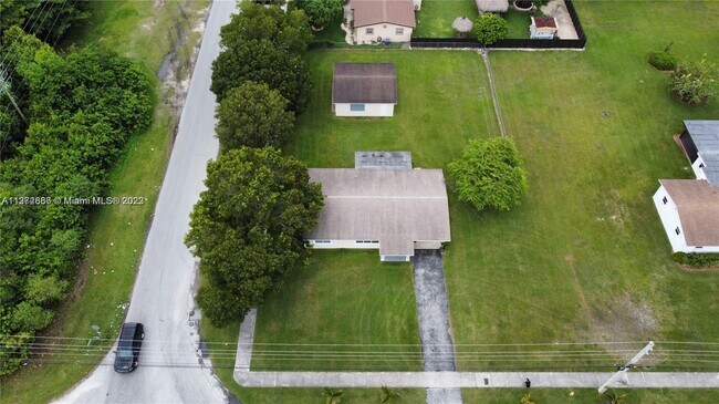 Building Photo - 640 SW 5th Ave