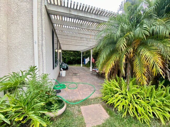 Building Photo - Desirable 5br3 car garage executive home b...