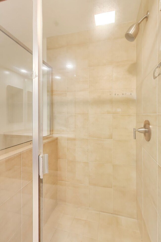 Building Photo - Luxury High-Rise Living | Stunning Bay Bridge Views from the 31st Floor