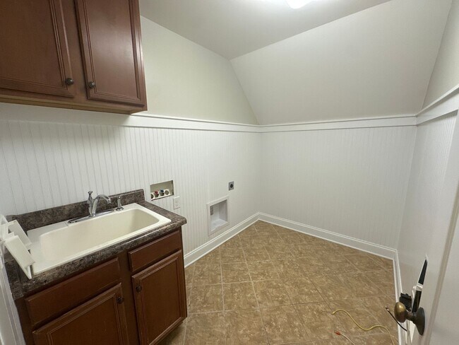 Building Photo - Anderson Creek Club!