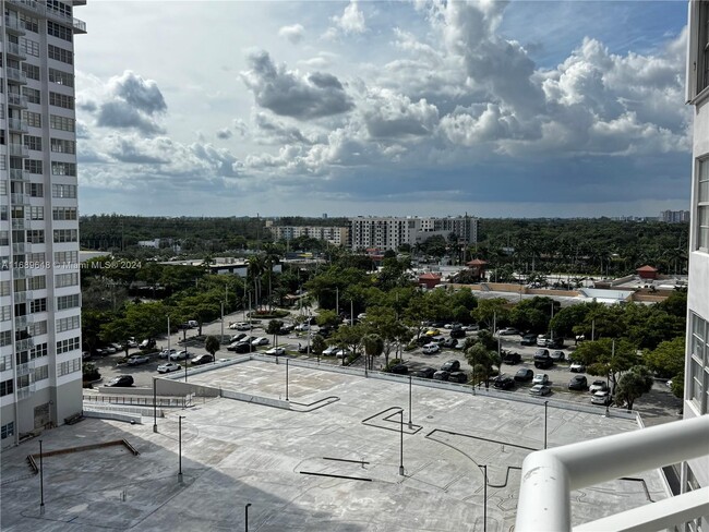 Building Photo - 18051 Biscayne Blvd