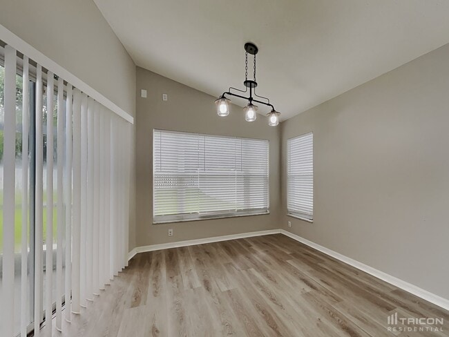 Building Photo - 7935 Fashion Loop