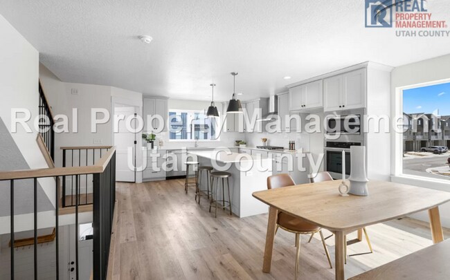 Building Photo - 367 S 610 E
