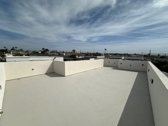 Building Photo - Ocean Views | Rooftop Deck | New Construction | For Lease $4,200/mo.