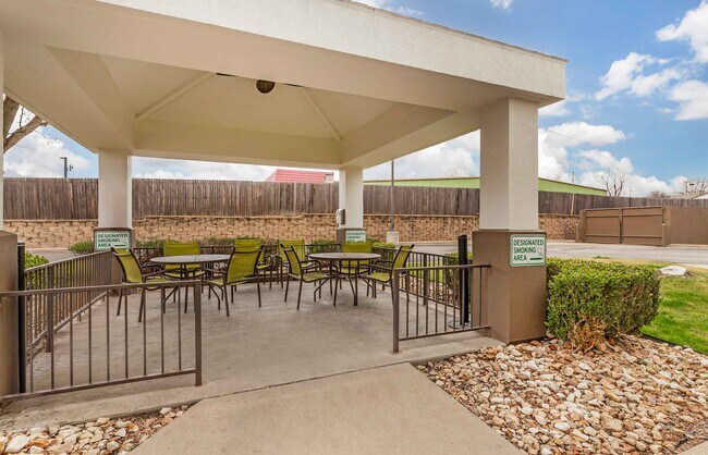 Building Photo - Furnished Studio-Bartlesville - Hwy 75