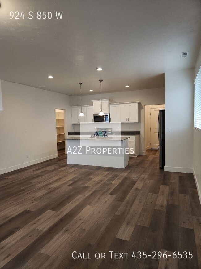 Building Photo - 924 S 850 W