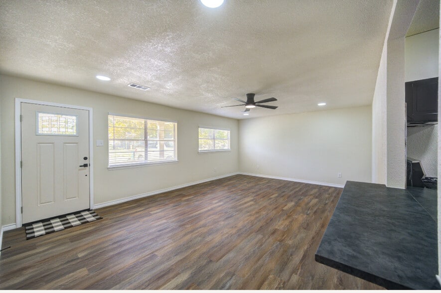 Building Photo - 1210 N Natchez Dr