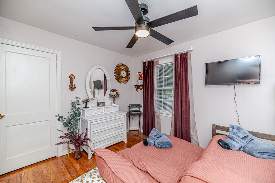 Building Photo - 1107 Mohawk Ave