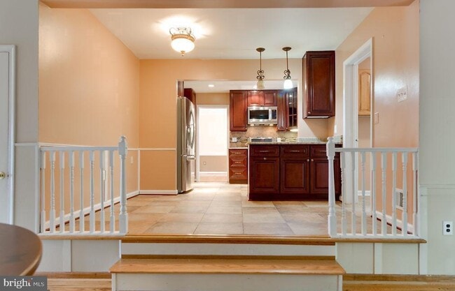 Building Photo - 7801 Cliffside Ct