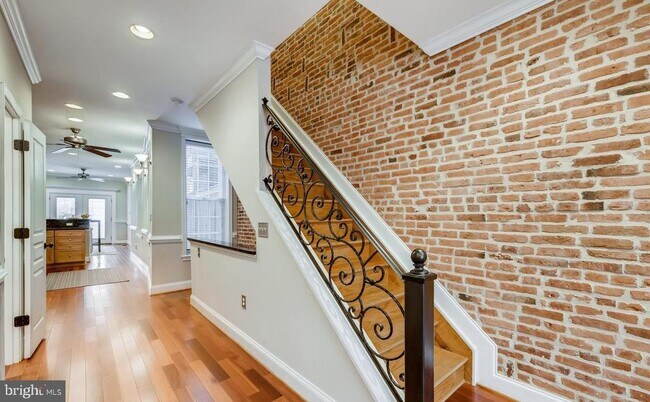 Building Photo - 130 W Ostend St