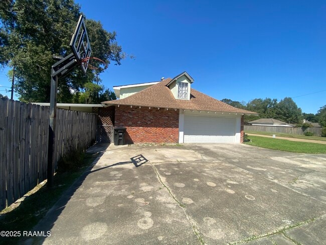 Building Photo - 1656 Bellridge Dr