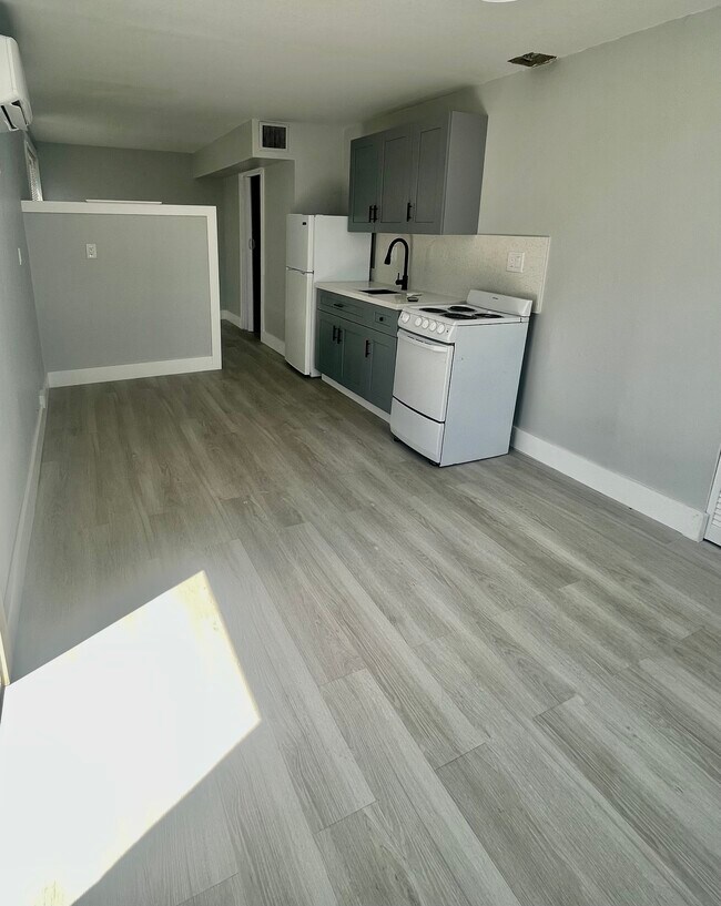 Building Photo - 134 Burgundy Dr