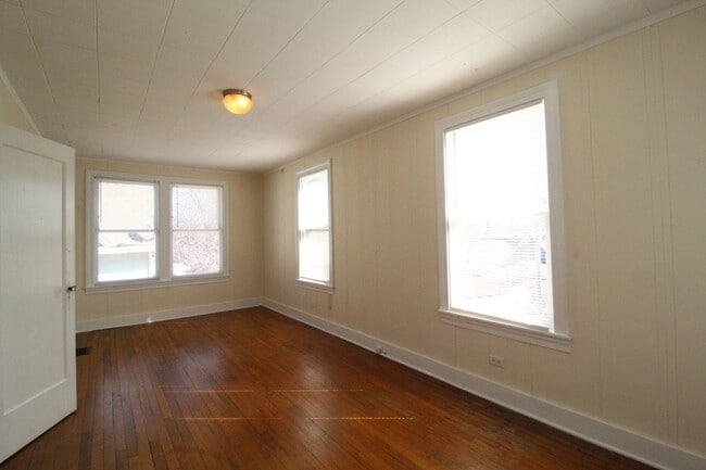 Building Photo - 2 Bedroom 1 Bath Home In Westport