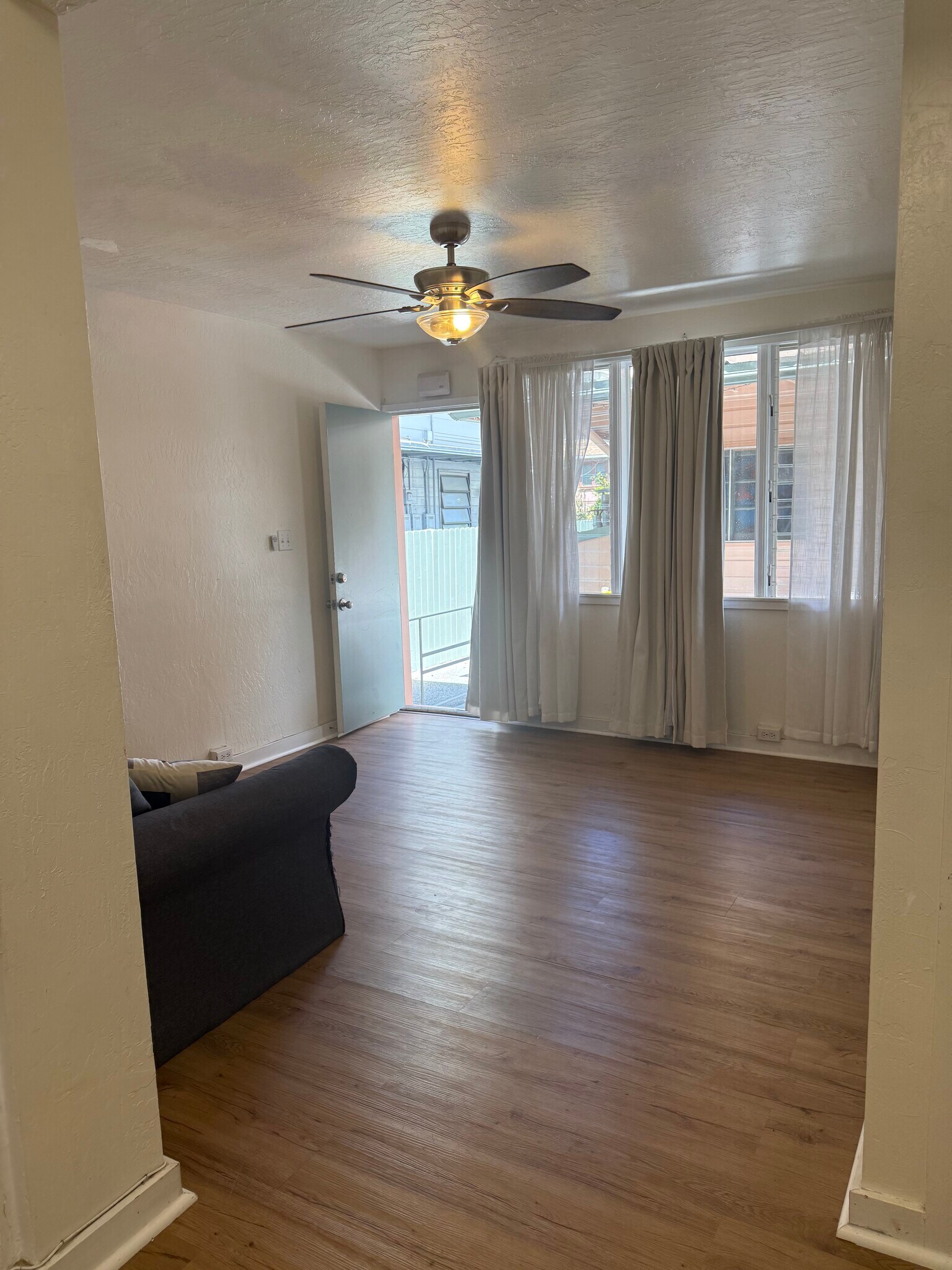 Building Photo - 607 Isenberg St