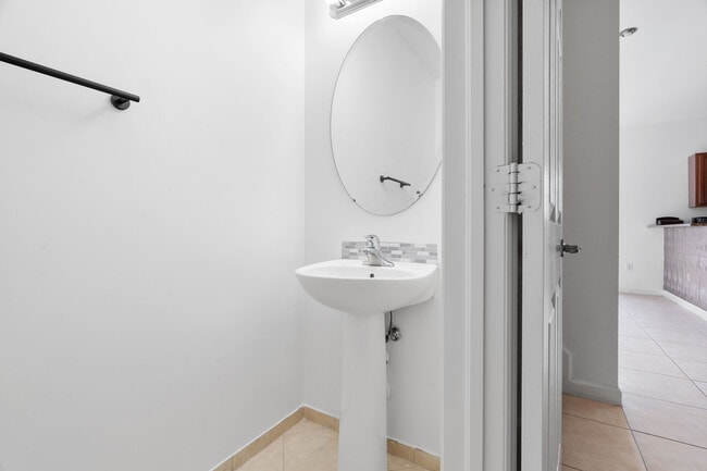 Building Photo - 8618 NW 113th Ct