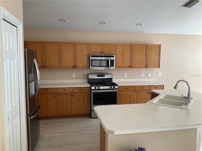 Building Photo - 2717 Villa Dr