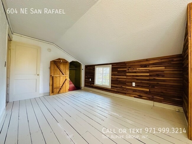 Building Photo - 604 NE San Rafael St