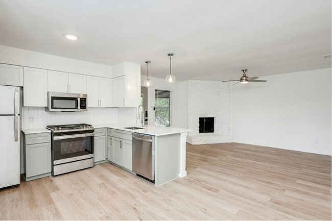 Building Photo - 905 Airoso Cove