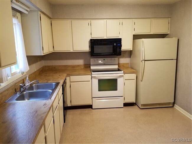 Building Photo - 1702 Foxfire Cir