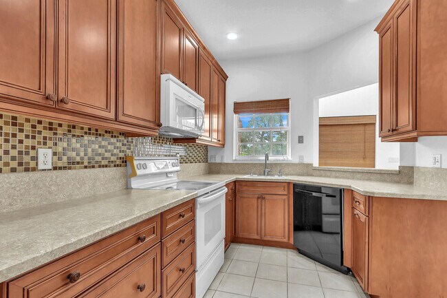 Building Photo - 479 Tequesta Dr