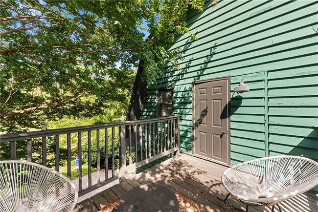 Building Photo - 1031 Austin Ave NE