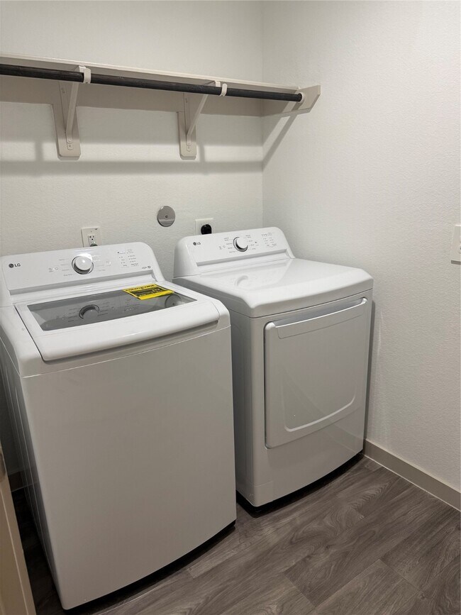 Building Photo - 10627 Great Basin Dr